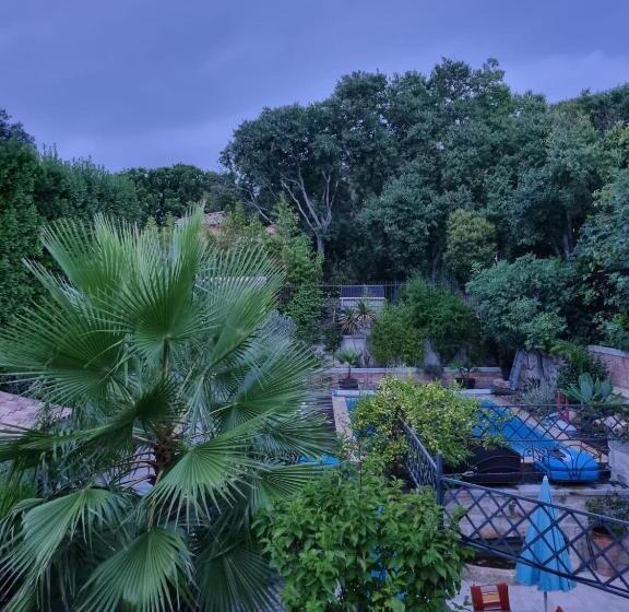 פנסיון Studio Insolite Chez L Habitant