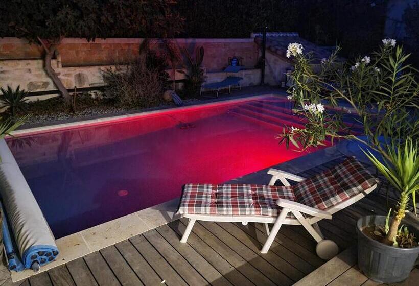 פנסיון Studio Insolite Chez L Habitant