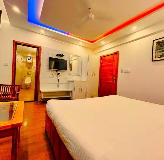 Hotel Dwaper Palace Near Mall Road With Parking