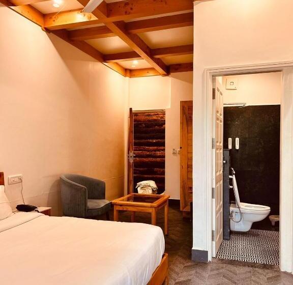 Hotel Dwaper Palace Near Mall Road With Parking