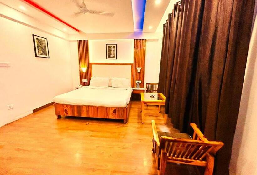 Hotel Dwaper Palace Near Mall Road With Parking