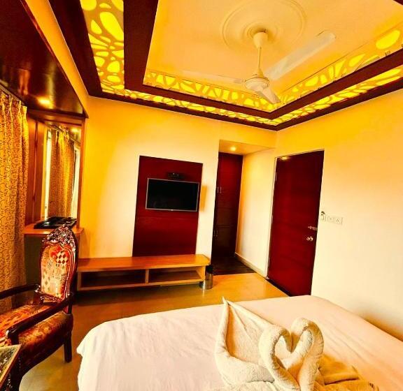 Hotel Dwaper Palace Near Mall Road With Parking