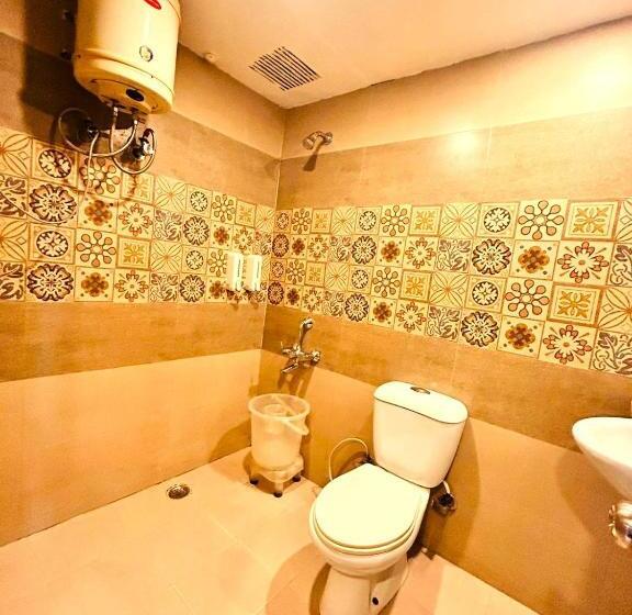 Hotel Dwaper Palace Near Mall Road With Parking