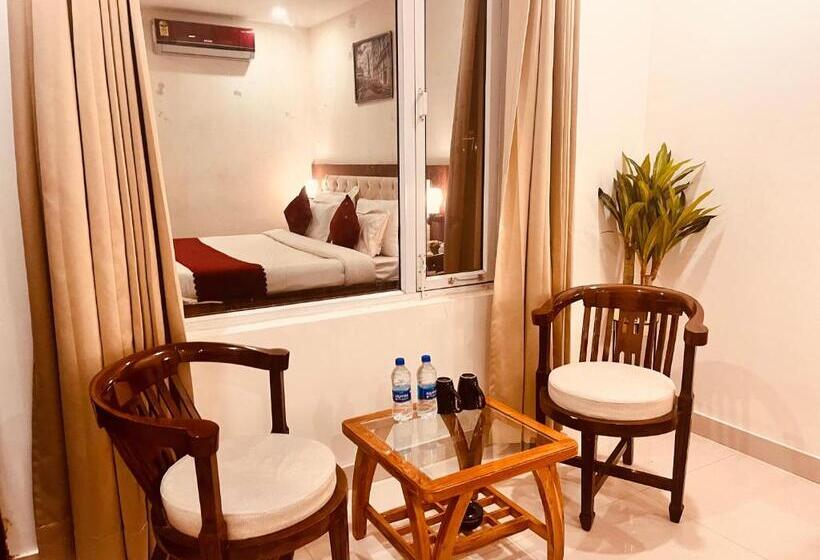 호텔 Sampat Royal Cafe