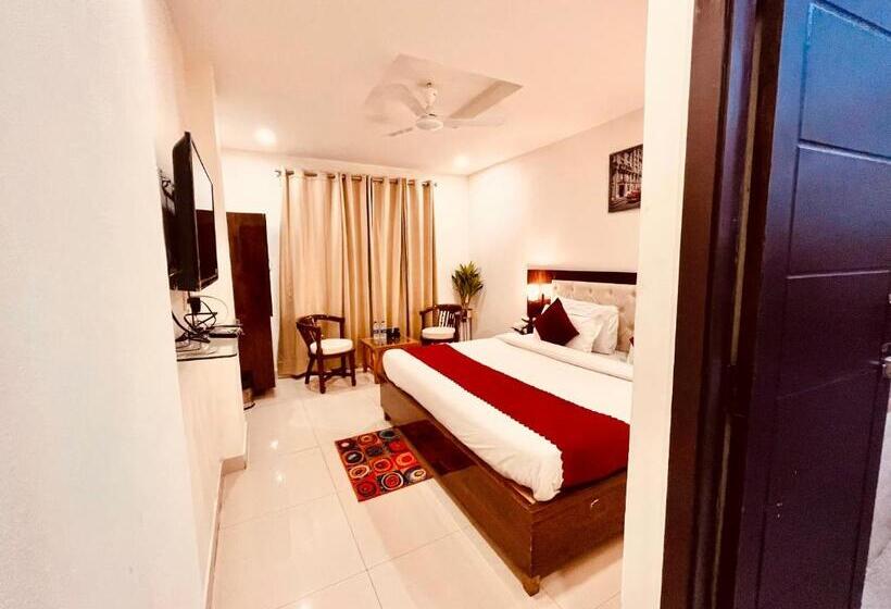 호텔 Sampat Royal Cafe