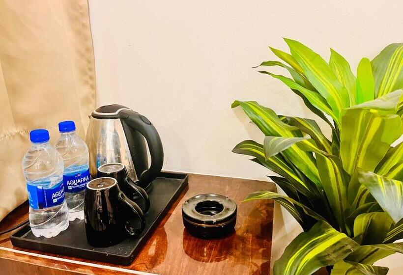 호텔 Sampat Royal Cafe