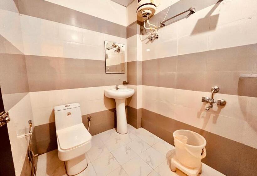 호텔 Sampat Royal Cafe