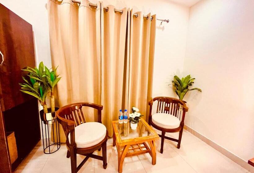 호텔 Sampat Royal Cafe