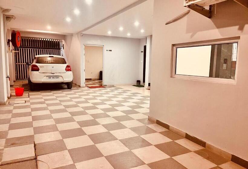 호텔 Sampat Royal Cafe