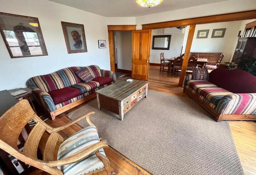 בית מלון כפרי The Leanor