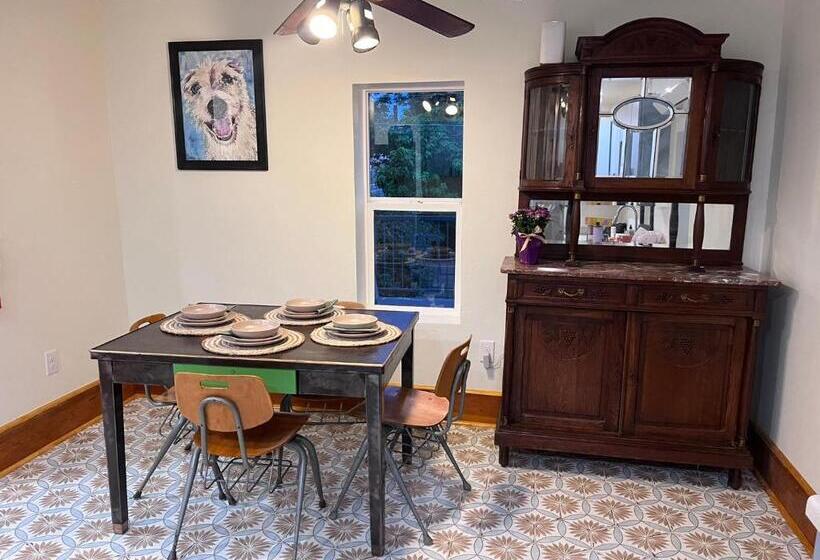 בית מלון כפרי The Leanor