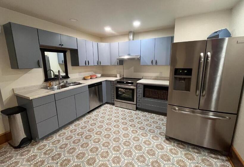 בית מלון כפרי The Leanor