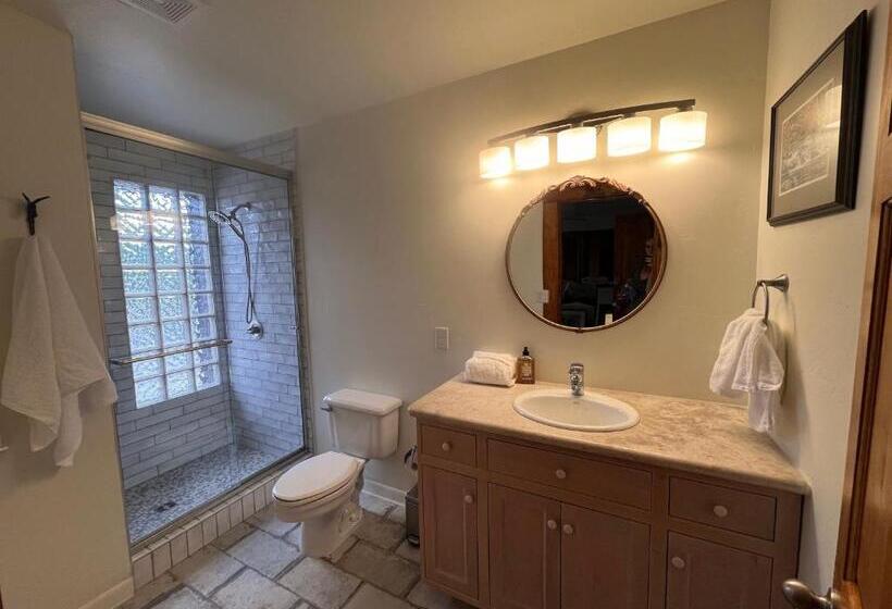 בית מלון כפרי The Leanor