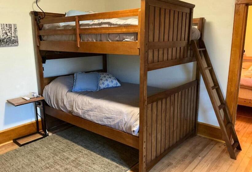 בית מלון כפרי The Leanor