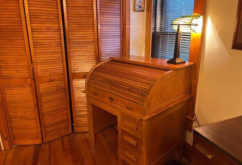 בית מלון כפרי The Leanor