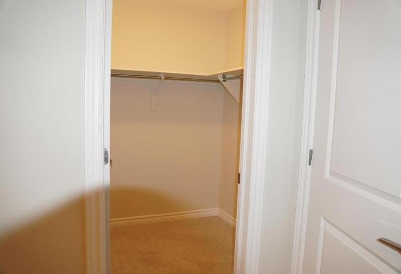 پانسیون Fully Furnished Room In Serene Environment