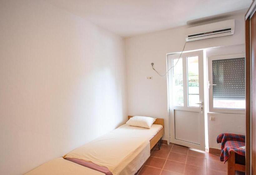 پانسیون Shkreli Apartments