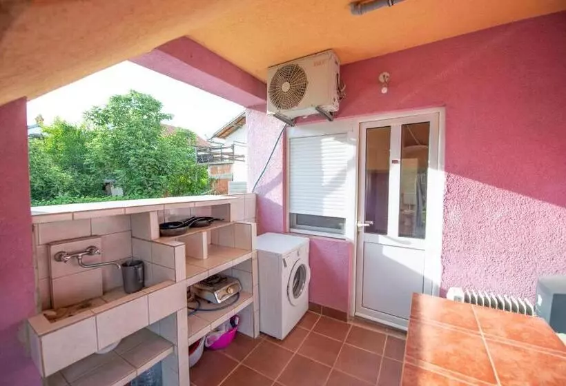 پانسیون Shkreli Apartments