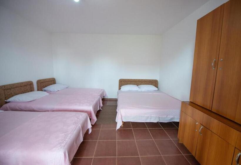 پانسیون Shkreli Apartments