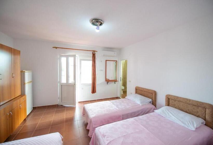 پانسیون Shkreli Apartments