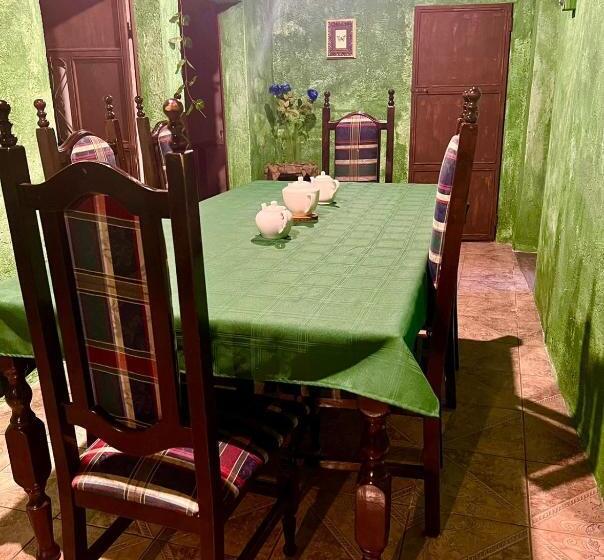 هاستل Welcome To Wonderland!