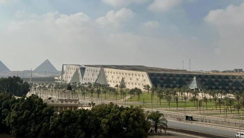 هتل Pulse Pyramids