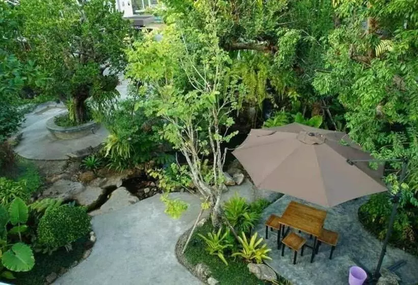 Hotelli The Secret Garden Maesot