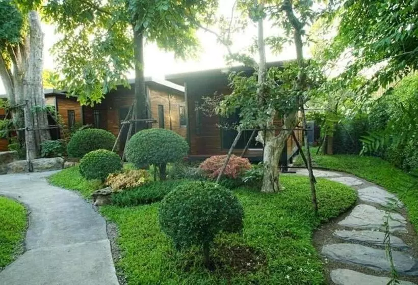 Hotelli The Secret Garden Maesot