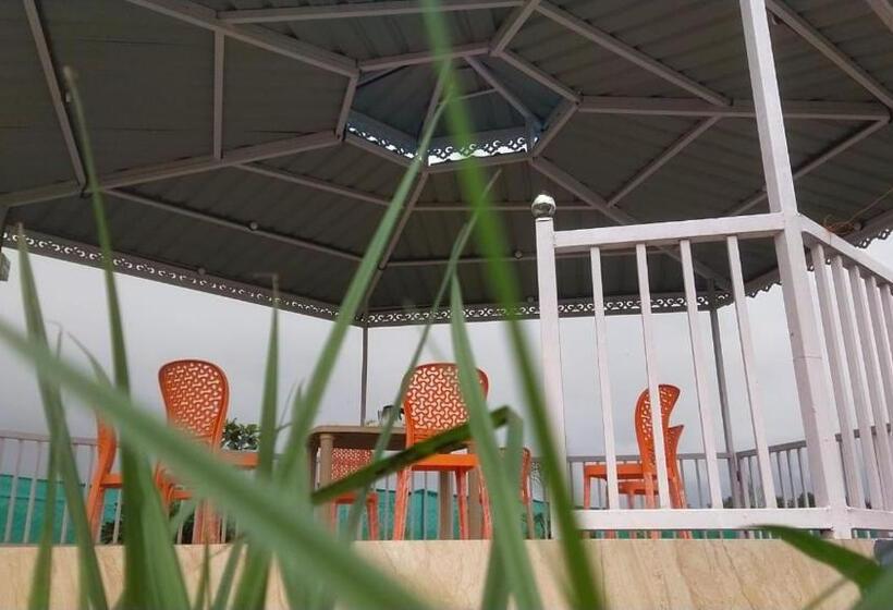 リゾートホテル The Malshej Mist