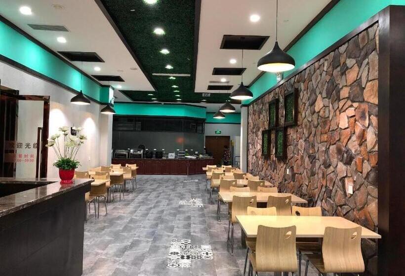 Hotel 7days Premium Yichang Railway Station East