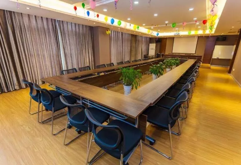هتل 7days Premium Yichang Railway Station East
