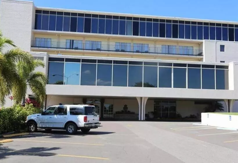 Hotelli Magnuson Grand Conference