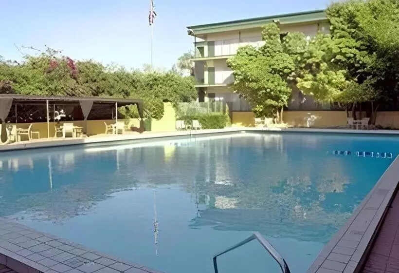 Hotelli Magnuson Grand Conference