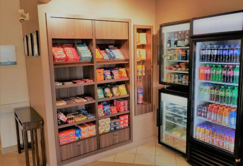 Отель Quality Inn Airport