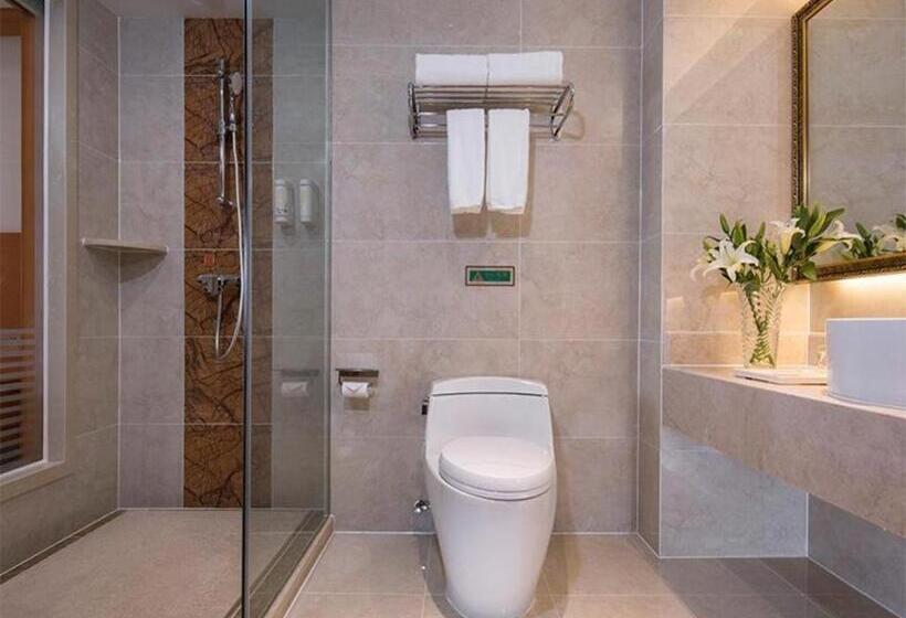 Vienna Hotel Guiyang North Station Dream City