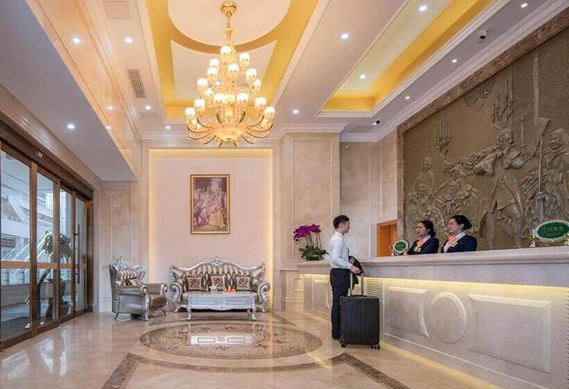 Vienna Hotel Guiyang North Station Dream City