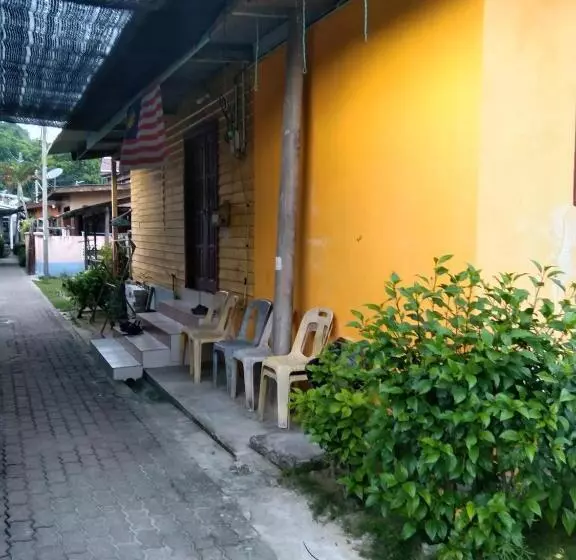 Retkeilymaja Perhentian Warisan Pulau Perhentian Besut Terengganu Malaysia