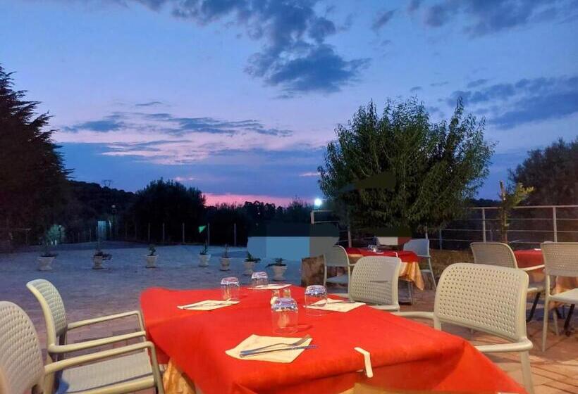 هتل Agriturismo Fontana Del Milo