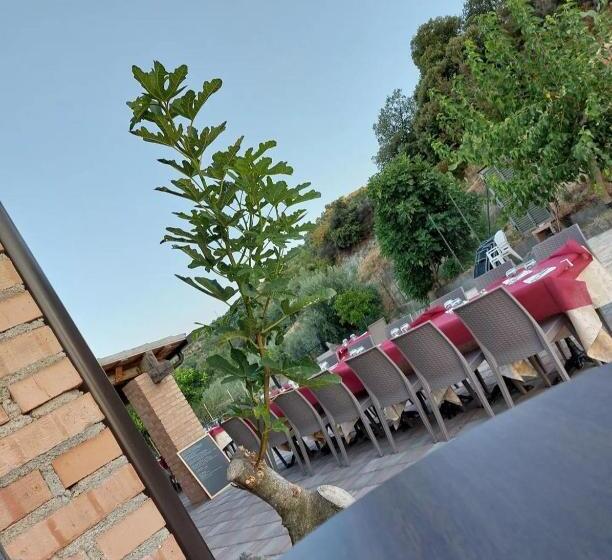 هتل Agriturismo Fontana Del Milo