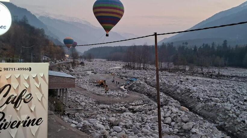 Hotel Riverine Cafe & Cottages