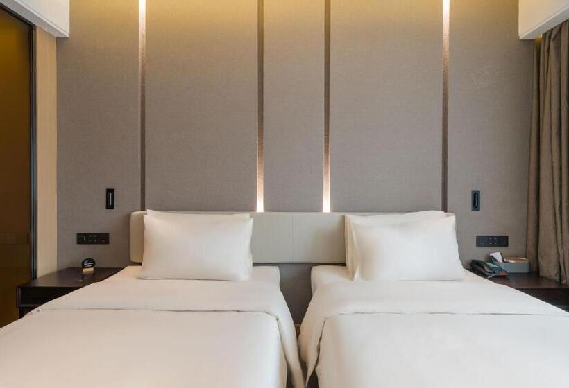 Atour Hotel Quzhou Nankong