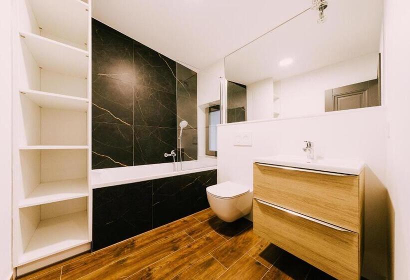 پانسیون Modern Cosy House By Lake View Colibita Resort Vila C2