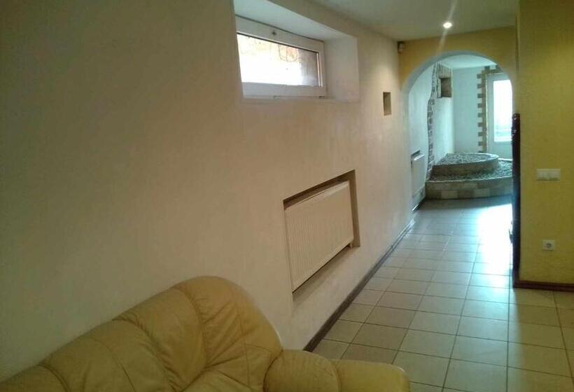 پانسیون Red Heart Holiday Home