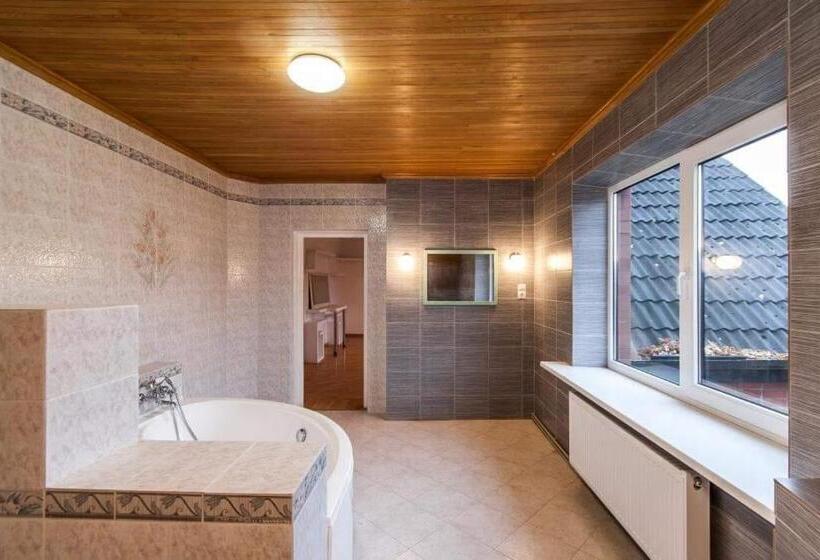 پانسیون Red Heart Holiday Home