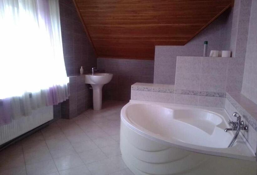 پانسیون Red Heart Holiday Home