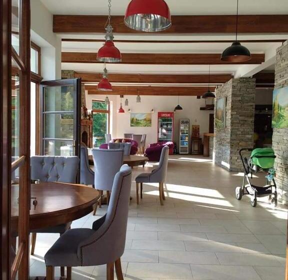 ホテル Pensiunea Izvorul Zanelor