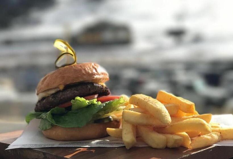 Отель The Man From Snowy River