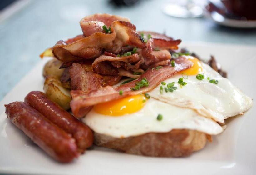 Отель The Man From Snowy River