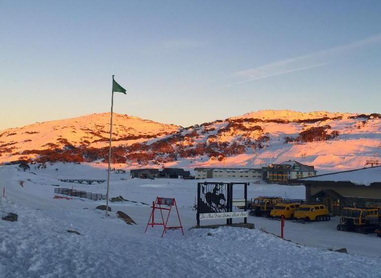 Отель The Man From Snowy River