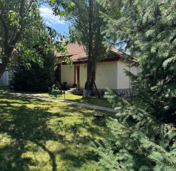 Pension (Hôtel basse catégorie) дом вдали от дома Sky Village